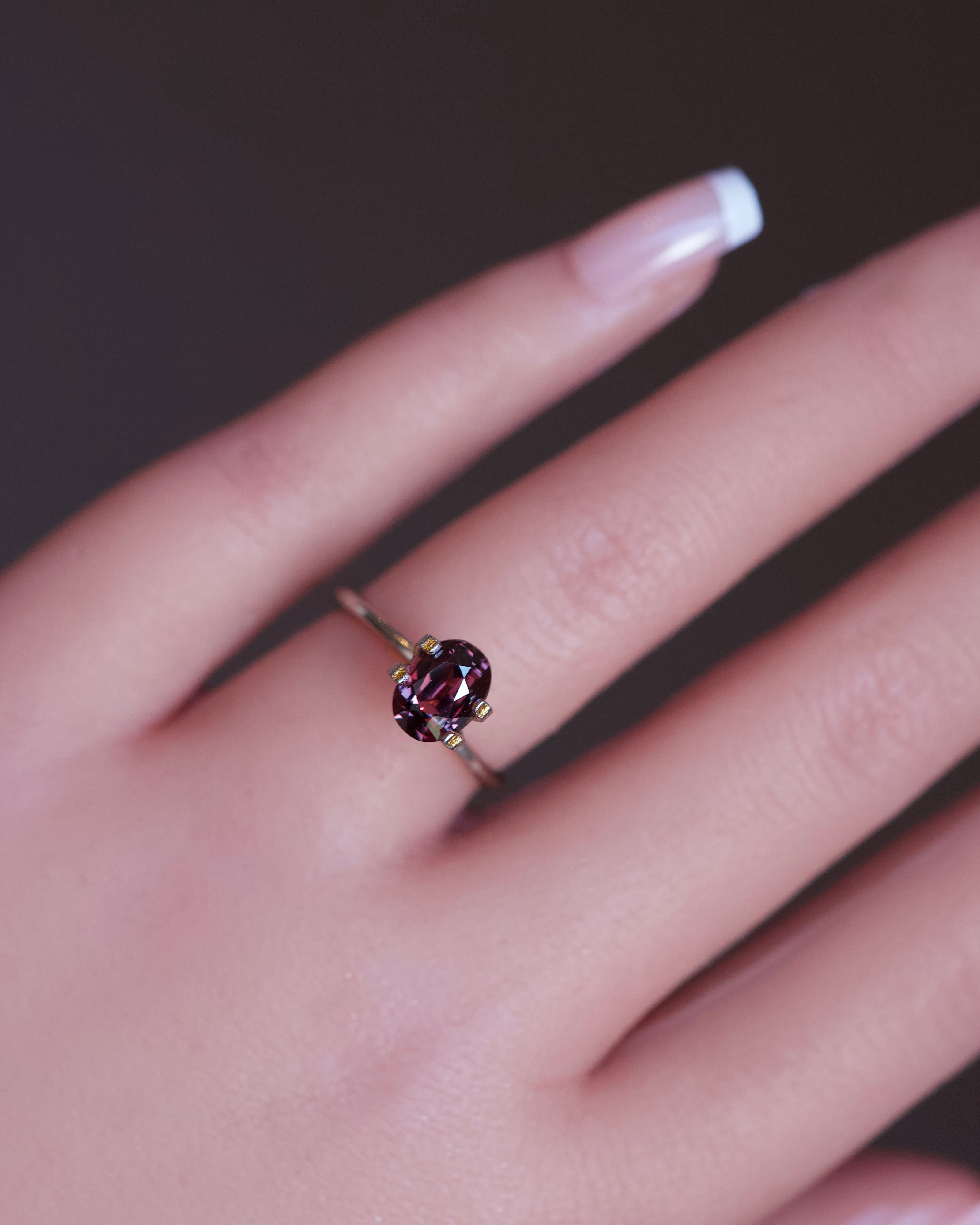 1.84 ct Plum Sapphire Oval Cut Unheated