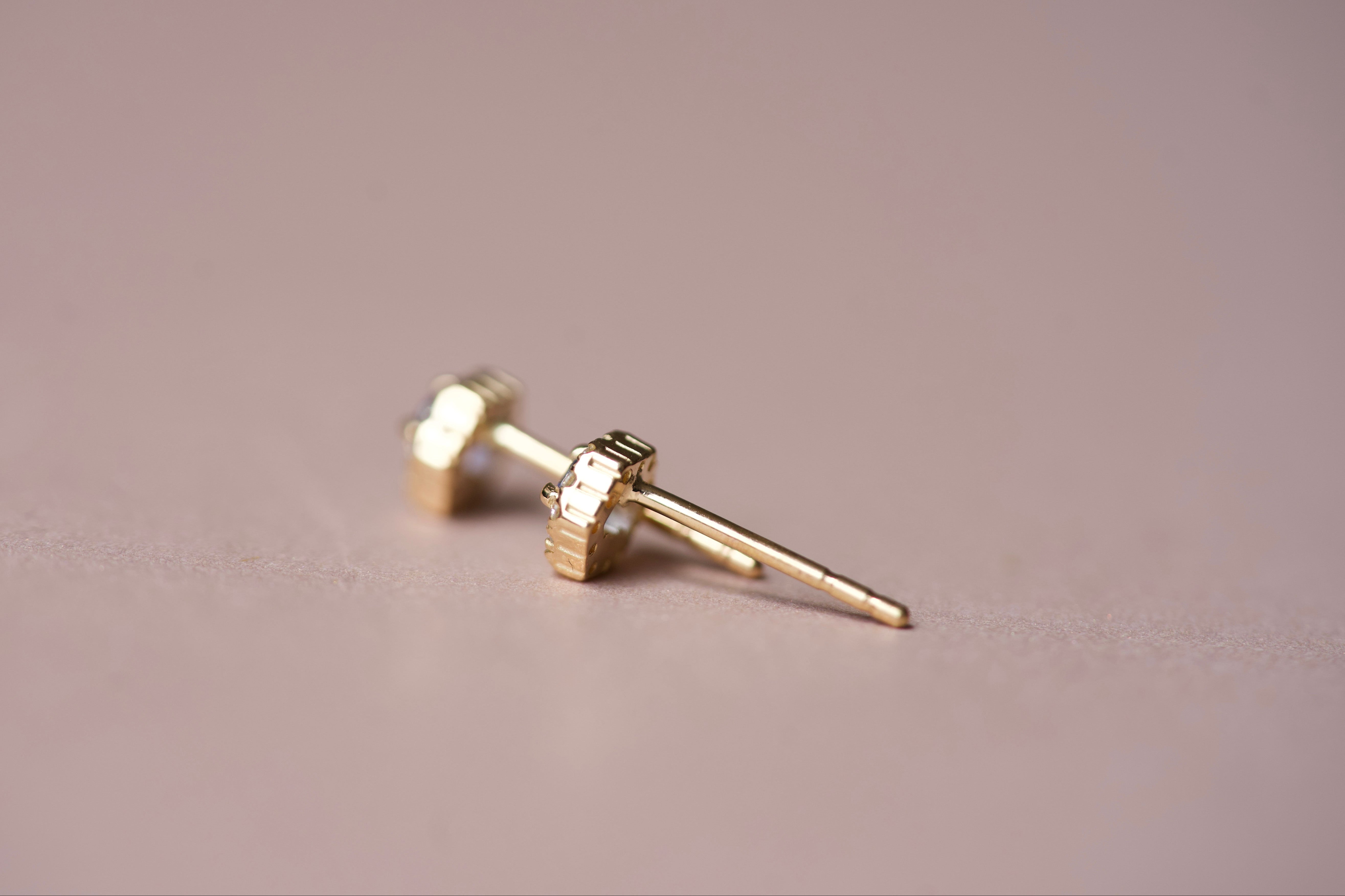 PETRA Mini Blue Sapphire Hexagon Diamond Halo Stud Earrings in 18k Gold