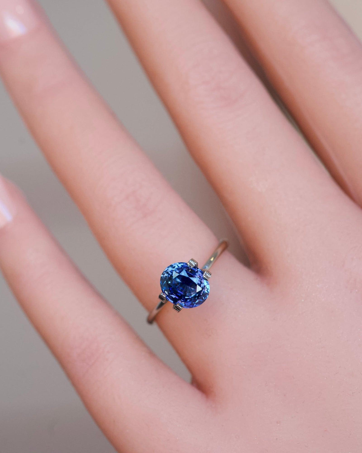 2.87 ct oval cut blue sapphire gem