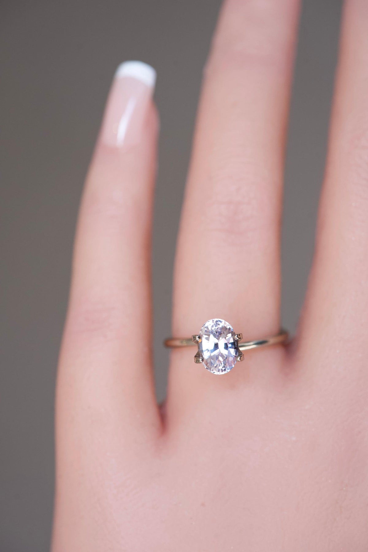 2.05 ct Oval cut violet Sapphire Gem