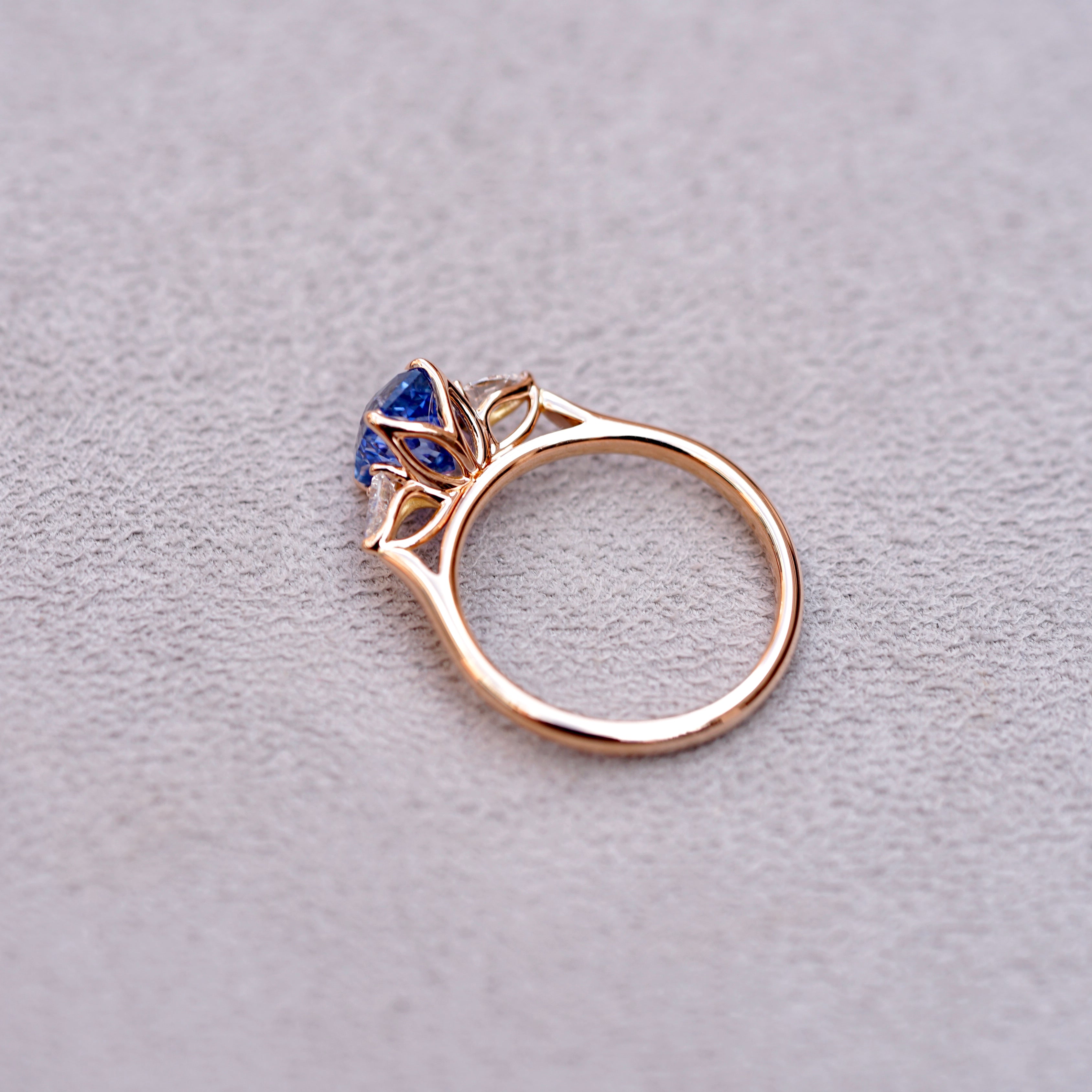 Cornflower Blue Ceylon Sapphire Diamond Trilogy Ring Rose Gold