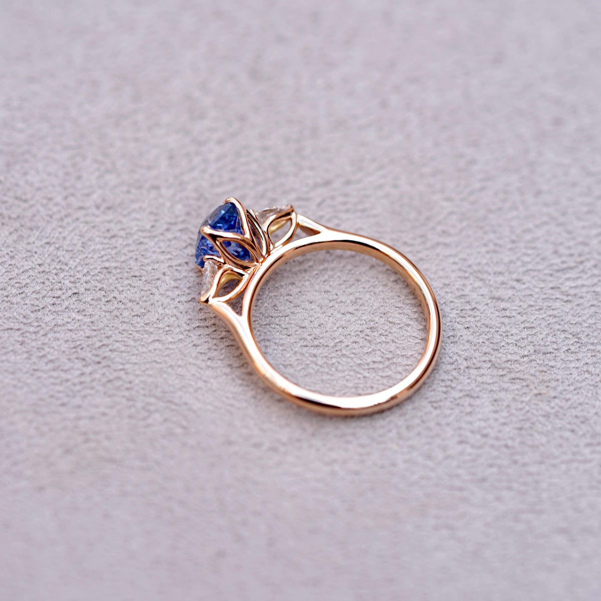 Cornflower Blue Ceylon Sapphire Diamond Trilogy Ring Rose Gold