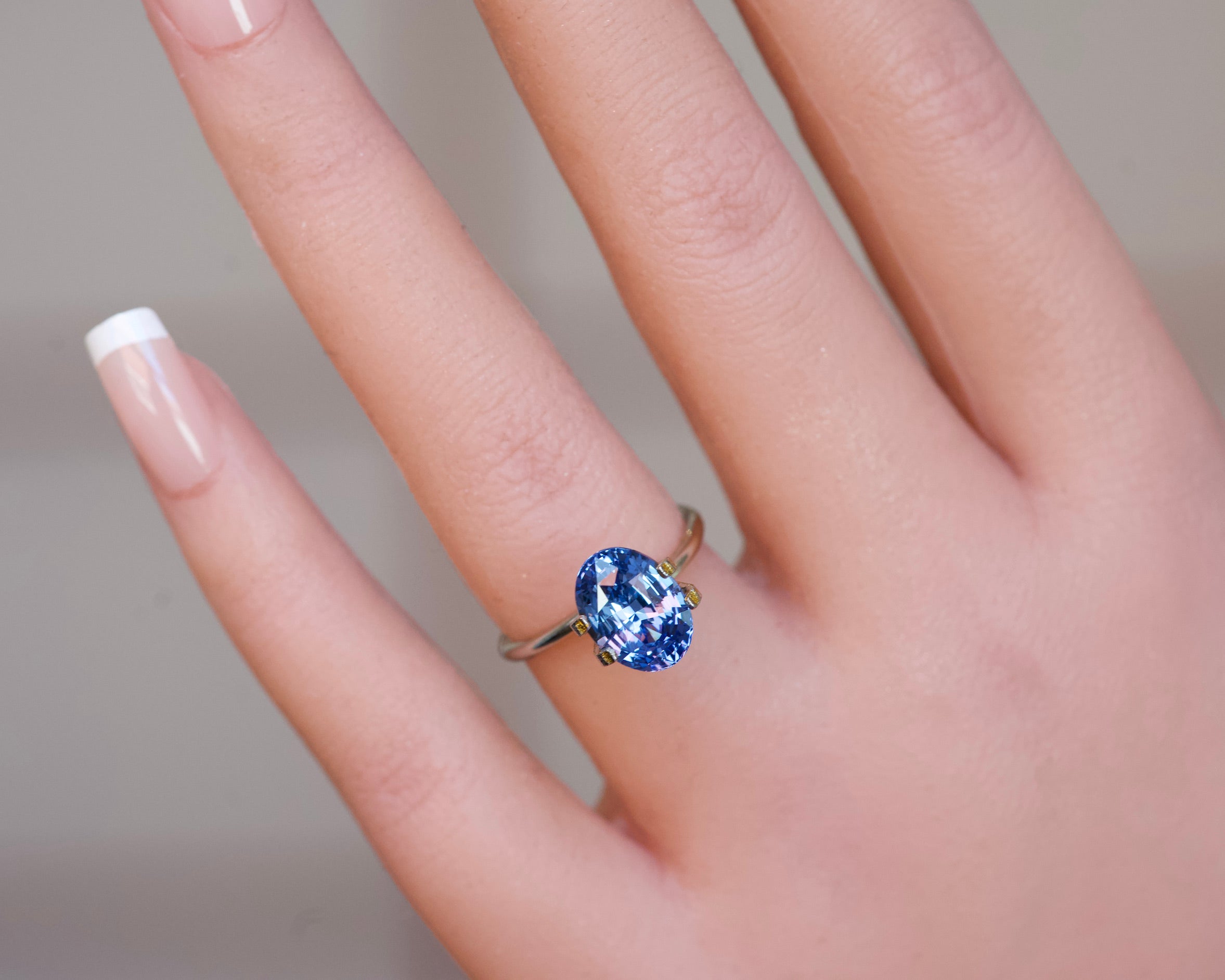 4.04 ct unheated ceylon blue sapphire