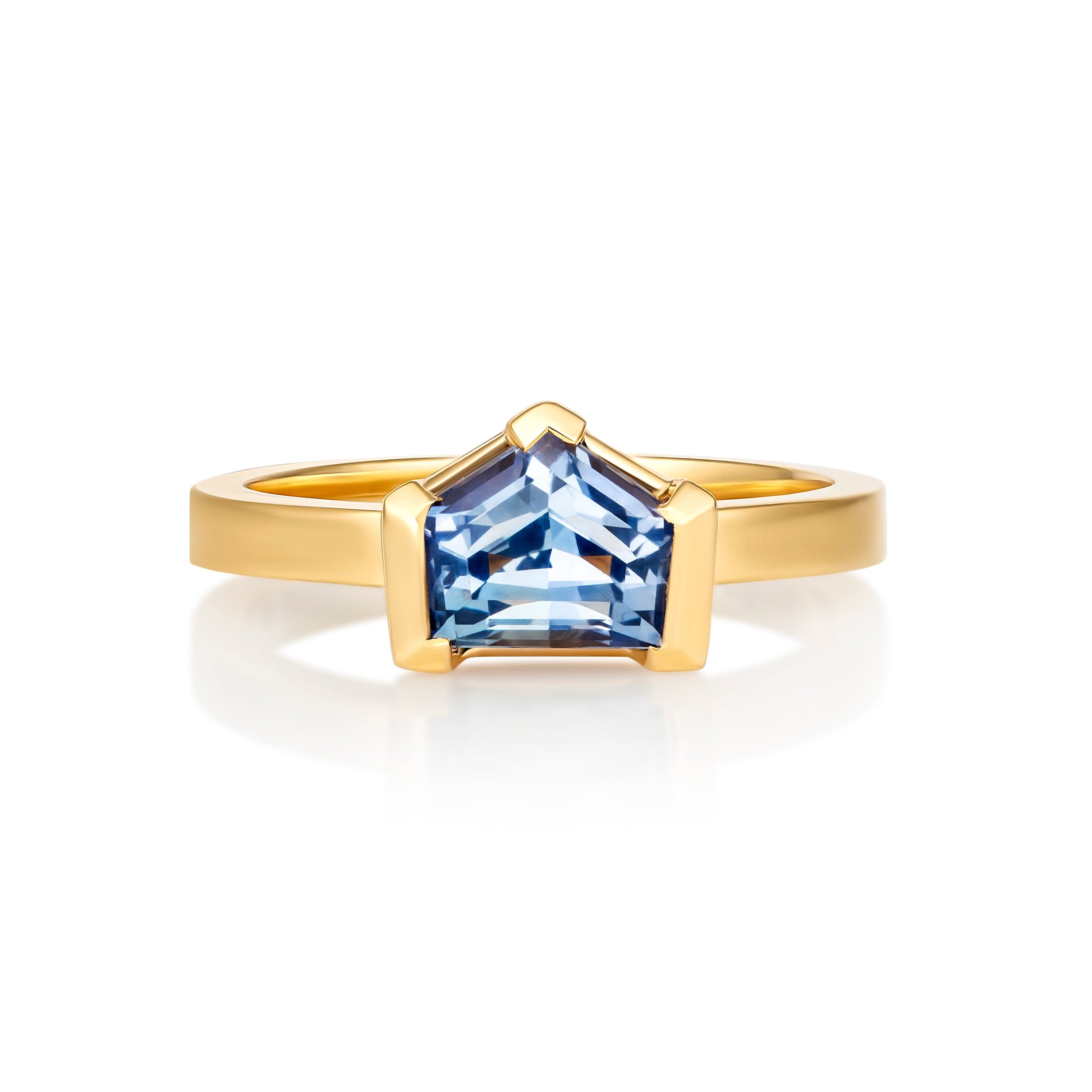 Sky blue Ceylon sapphire shield cut in yellow gold