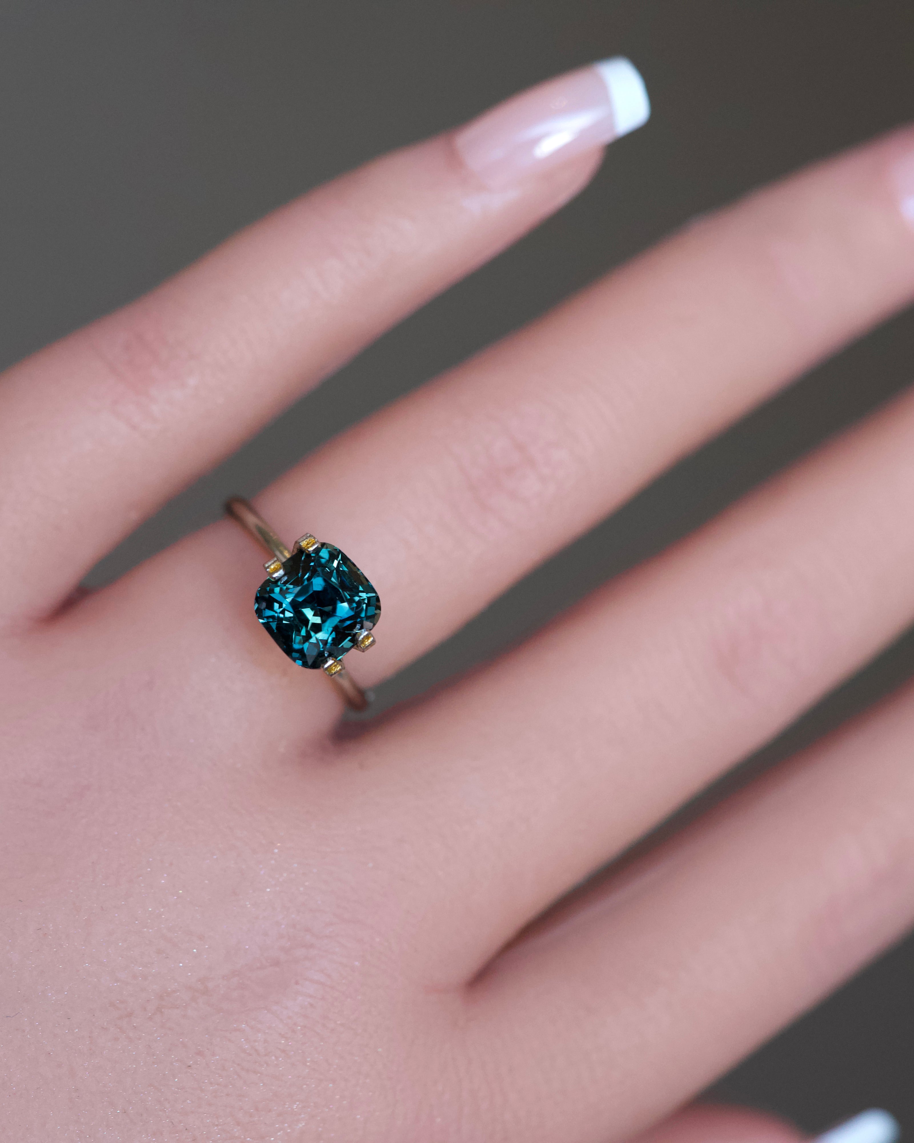 4.02 ct Teal Sapphire Cushion GIA Unheated Gems