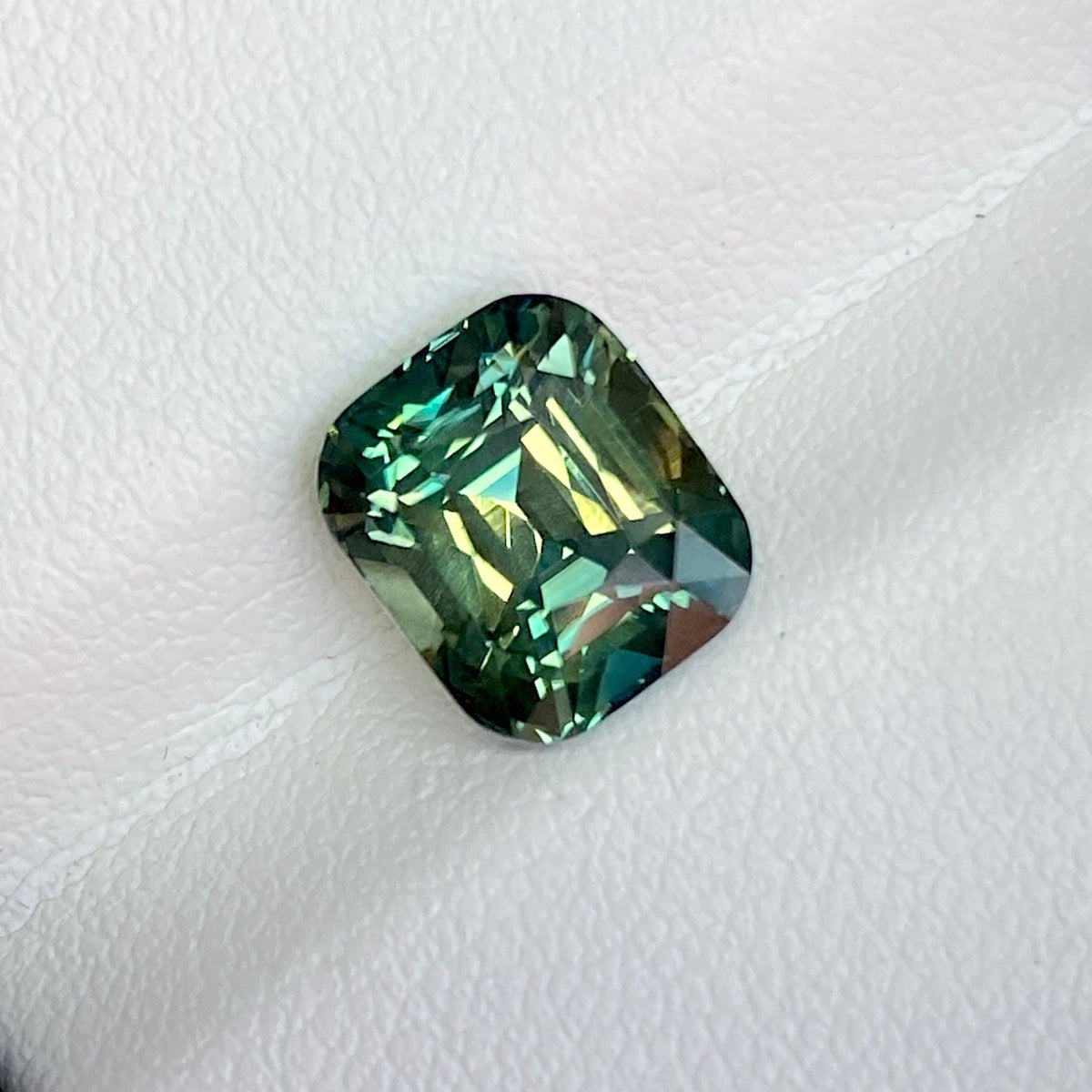 4.50 ct Yellowish Green Sapphire Rectangular Cushion Natural Unheated