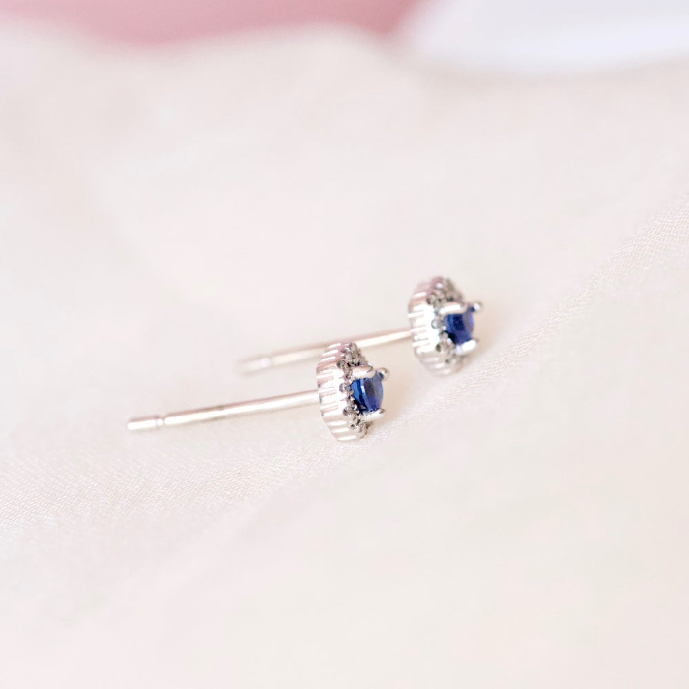 PETRA Mini Blue Sapphire Diamond Halo Studs in 18k Gold