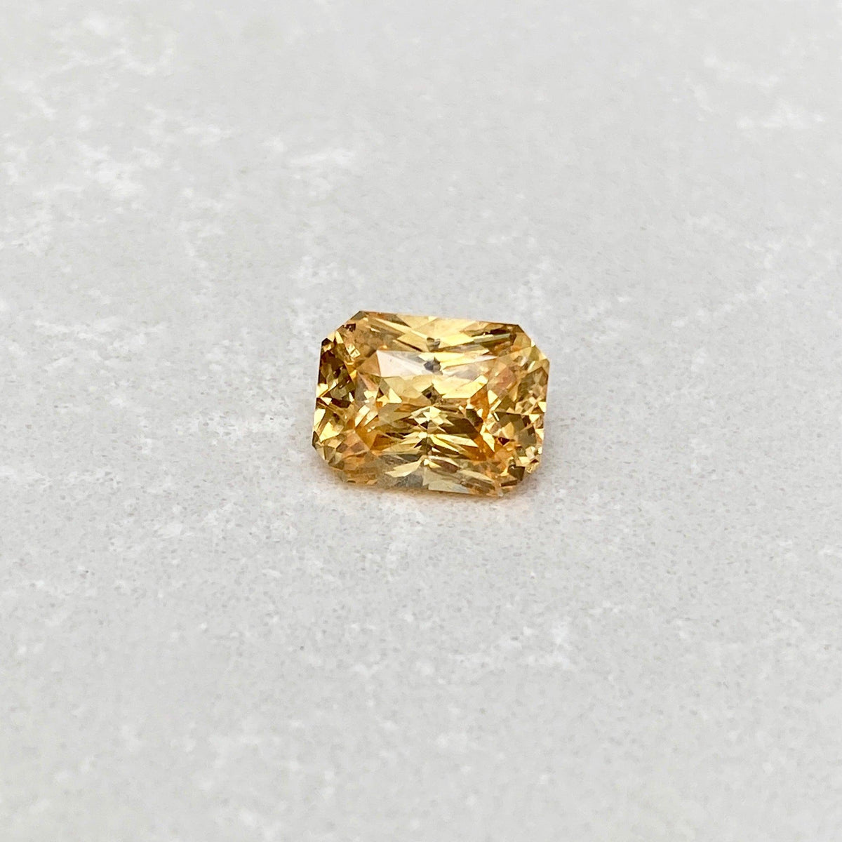 apricot-sapphire-3-carat-certified-ys1202.jpg