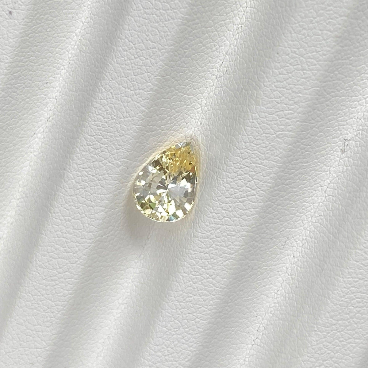 2.55 ct Champagne Yellow Sapphire Pear Natural Unheated Gems