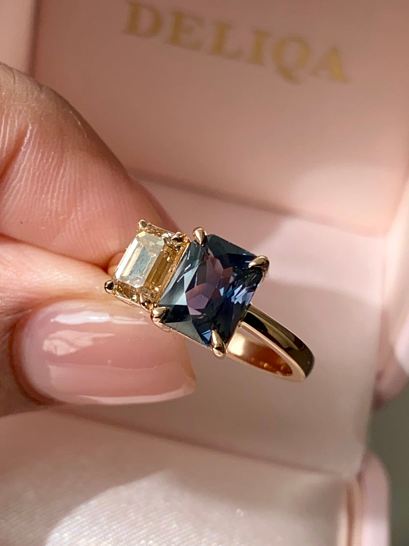 Madagascar sapphire Toi et Moi ring in natural light