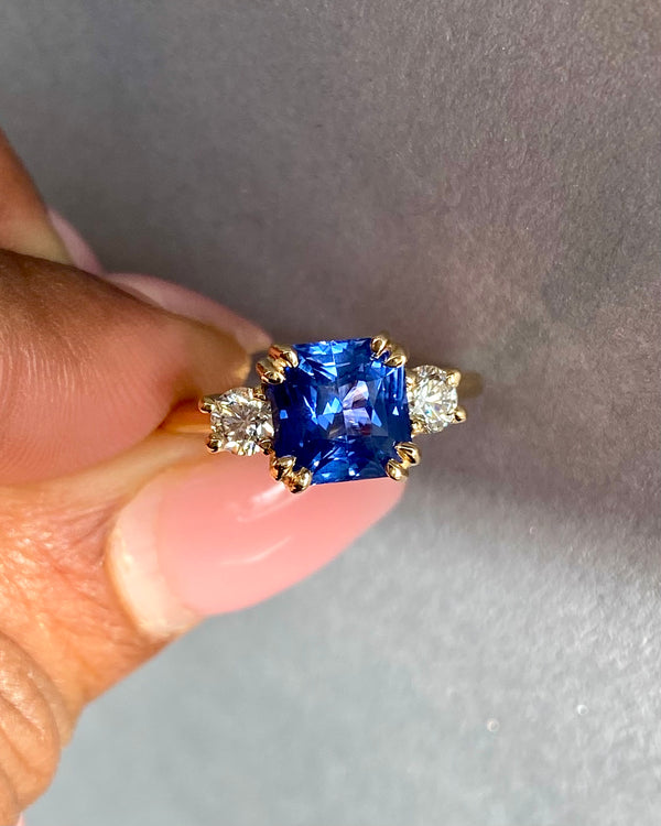 Blue sapphire diamond engagement ring in yellow gold
