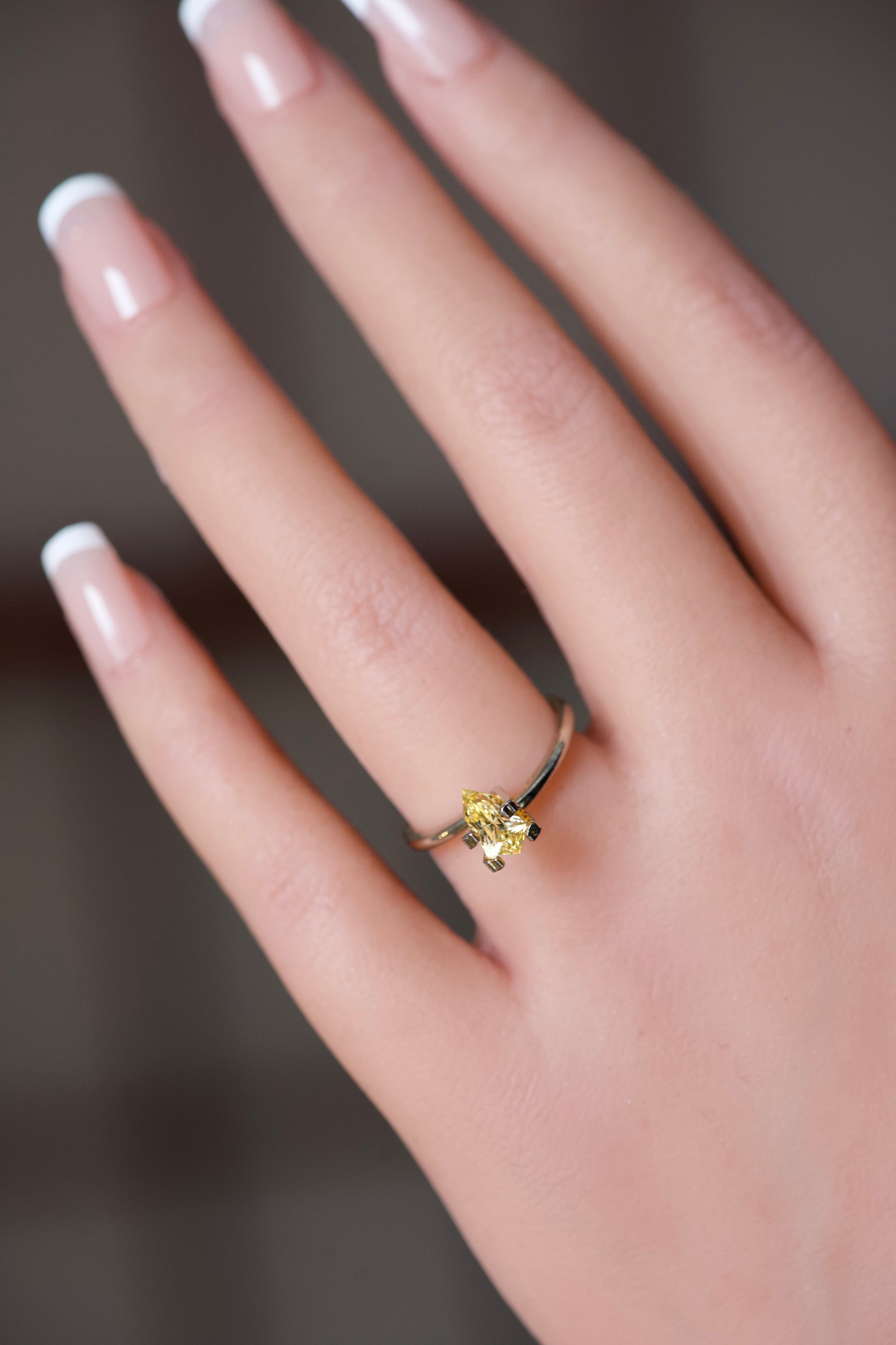 ceylon yellow sapphire at deliqagems