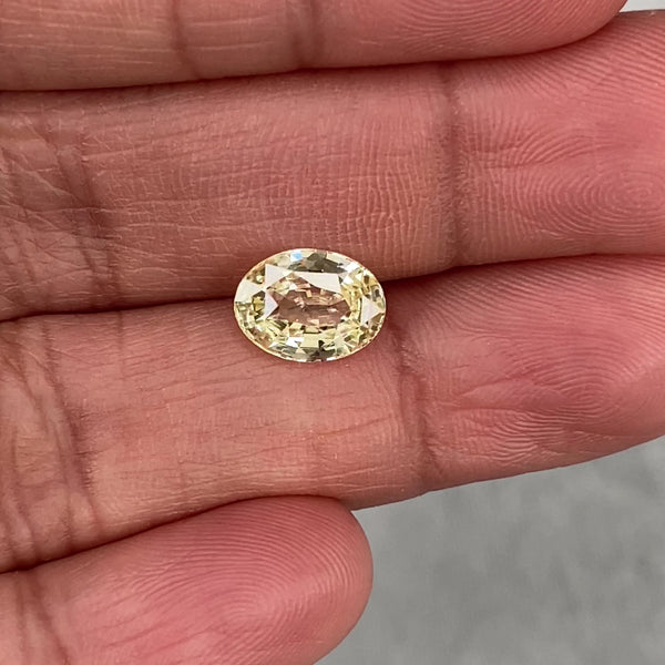 2.00 ct Champagne Yellow Sapphire Oval Natural Unheated