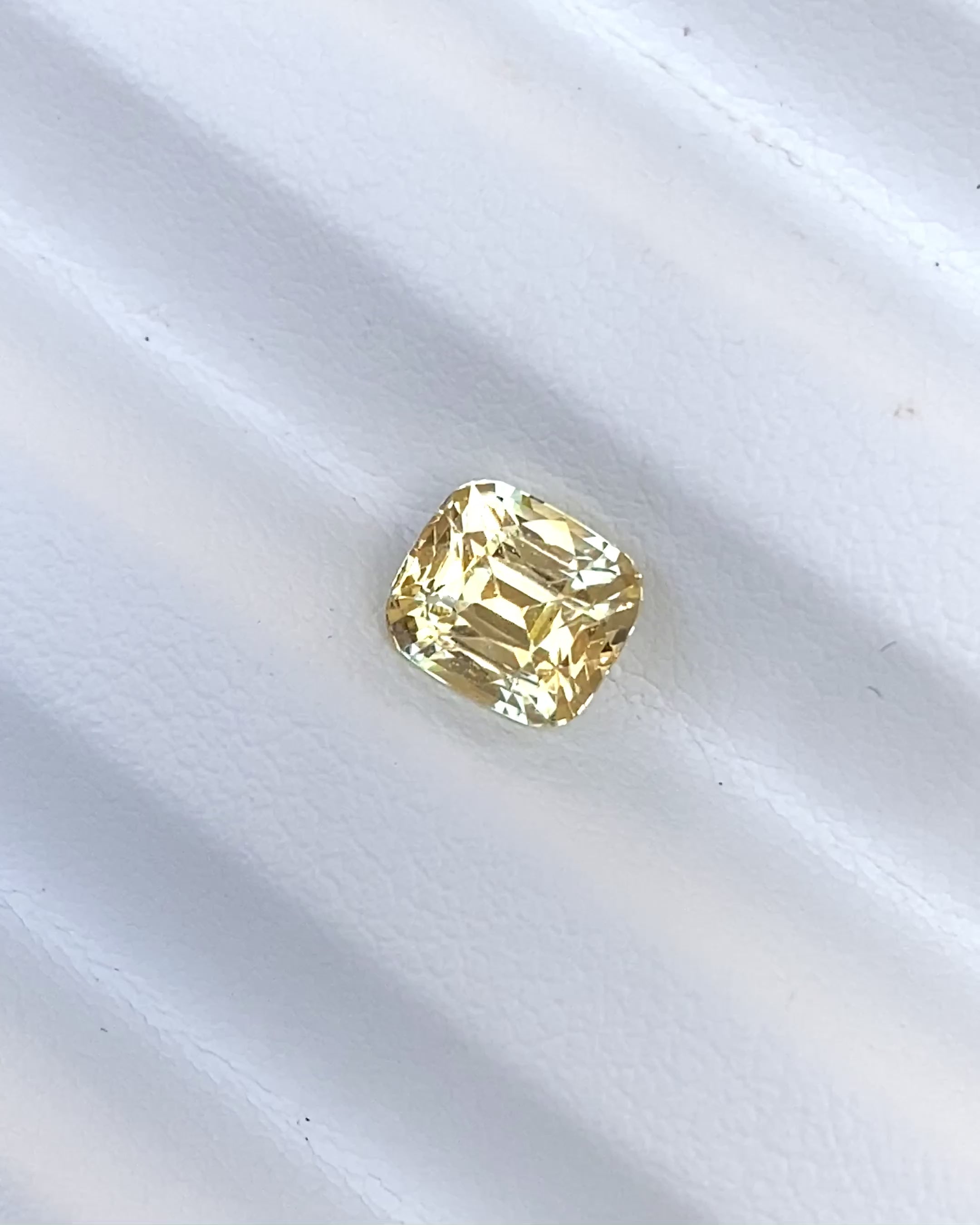 2.26 ct Yellow Sapphire Cushion Natural Unheated
