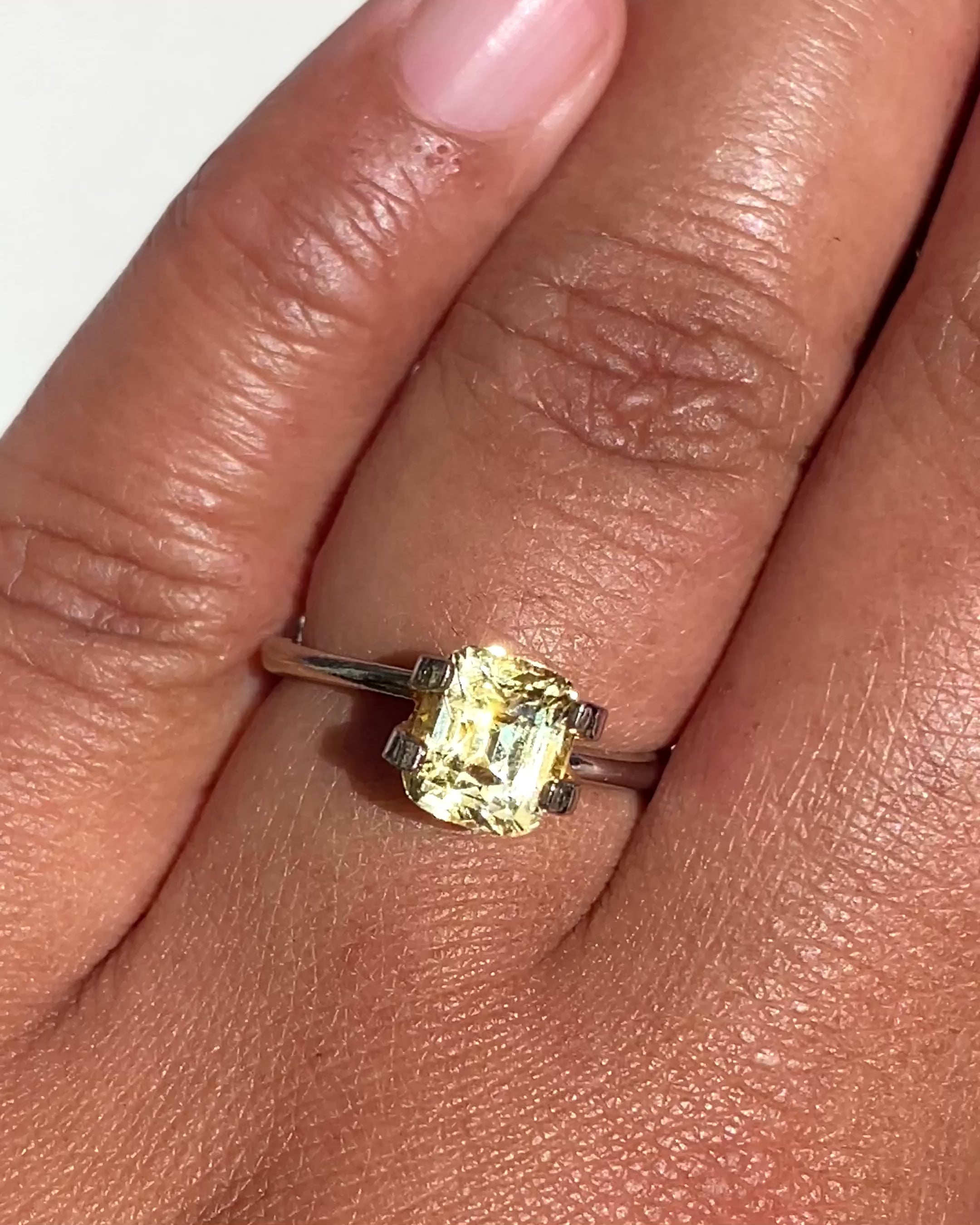 2.26 ct Yellow Sapphire Cushion Natural Unheated