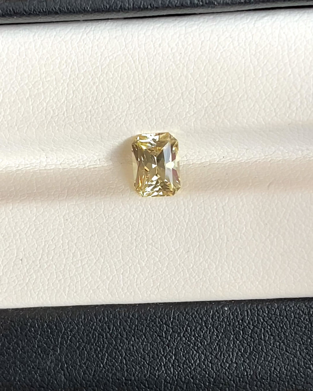1.36 ct Yellow Rectangular Ceylon Sapphire Unheated Gem