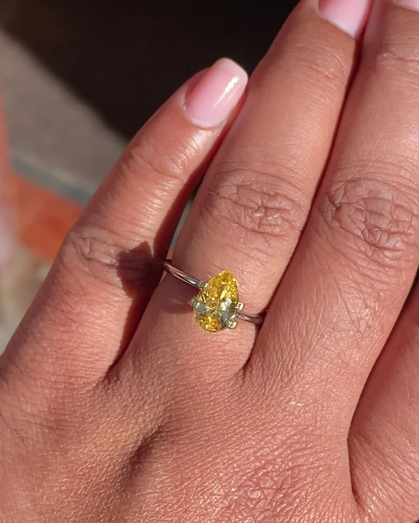 2.06 ct Yellow Sapphire Pear Shape Natural Unheated Gems