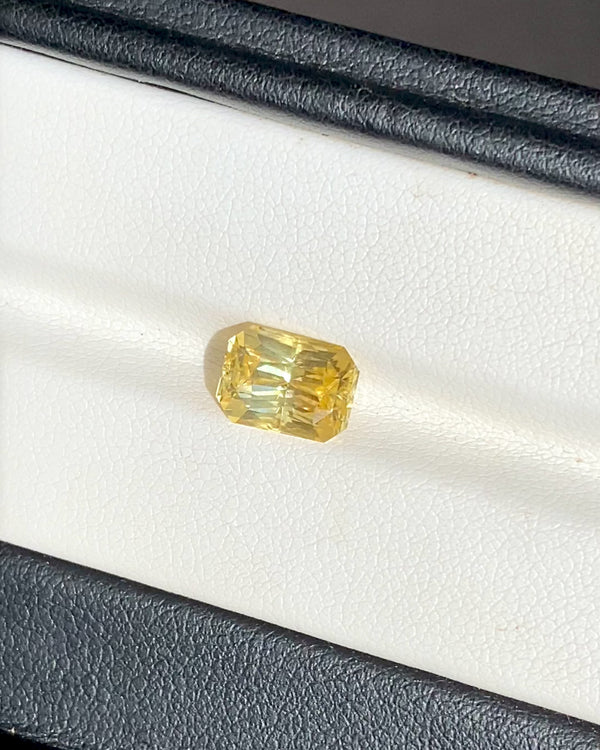 3.43 ct Yellow Radiant Cut Sapphire GIA Unheated Sri Lanka Gemstone