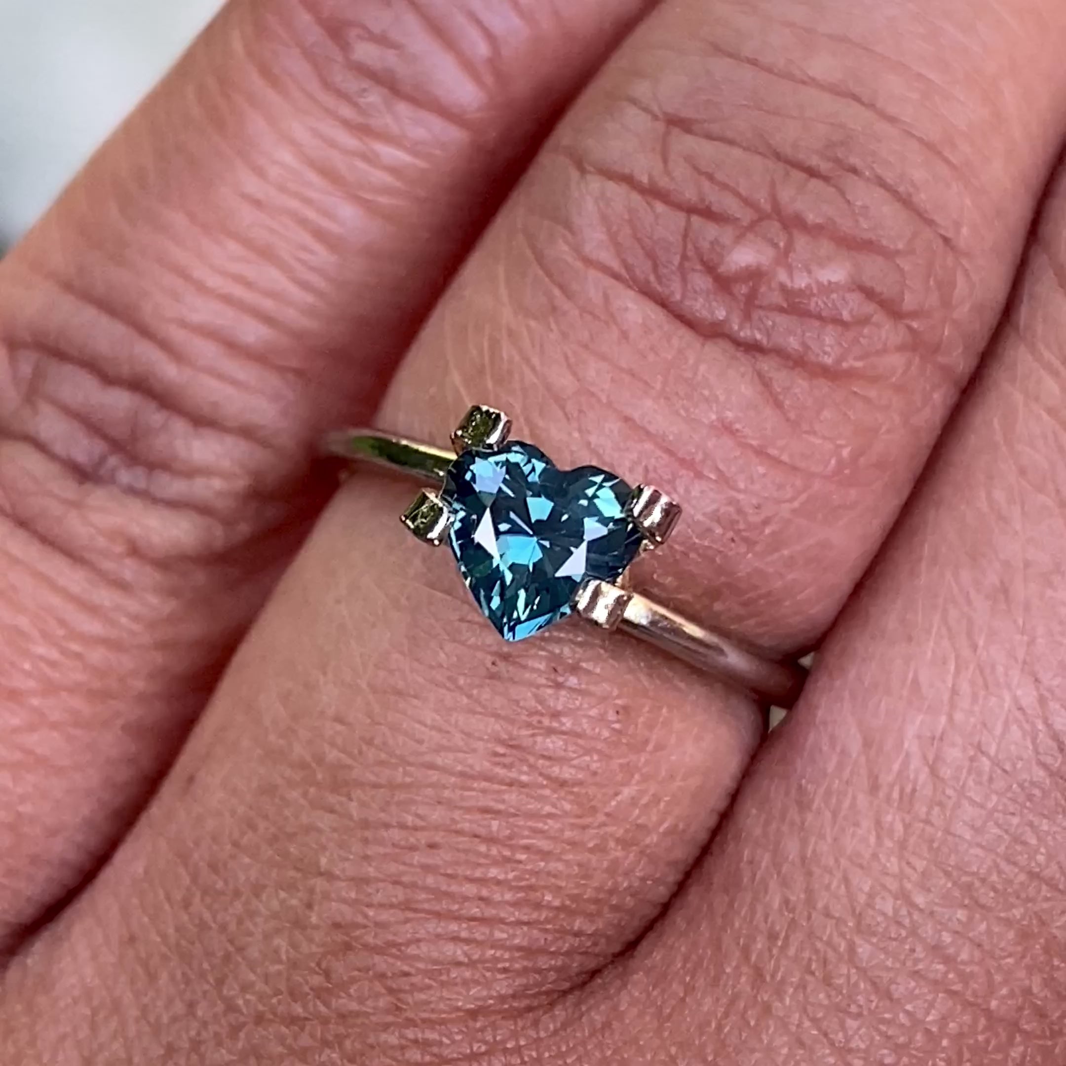 1.06	ct Teal Sapphire Heart Natural Unheated Birthstone