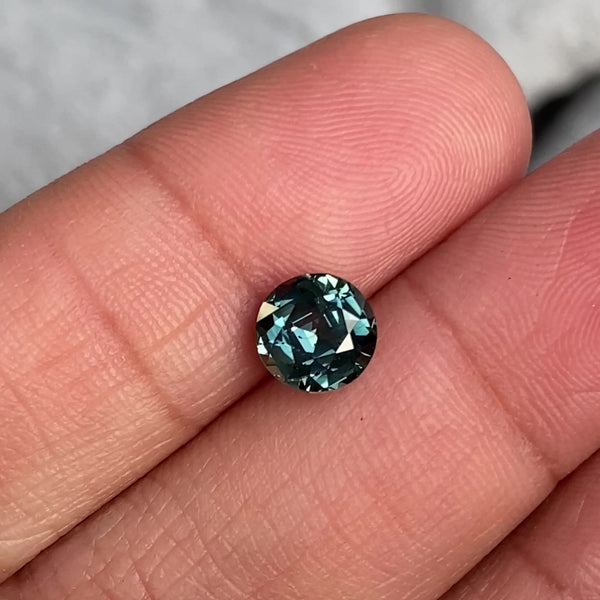 1.54 ct Teal Sapphire Round Natural Unheated