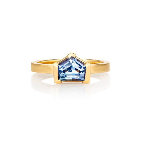 Sky blue Ceylon sapphire shield cut in yellow gold