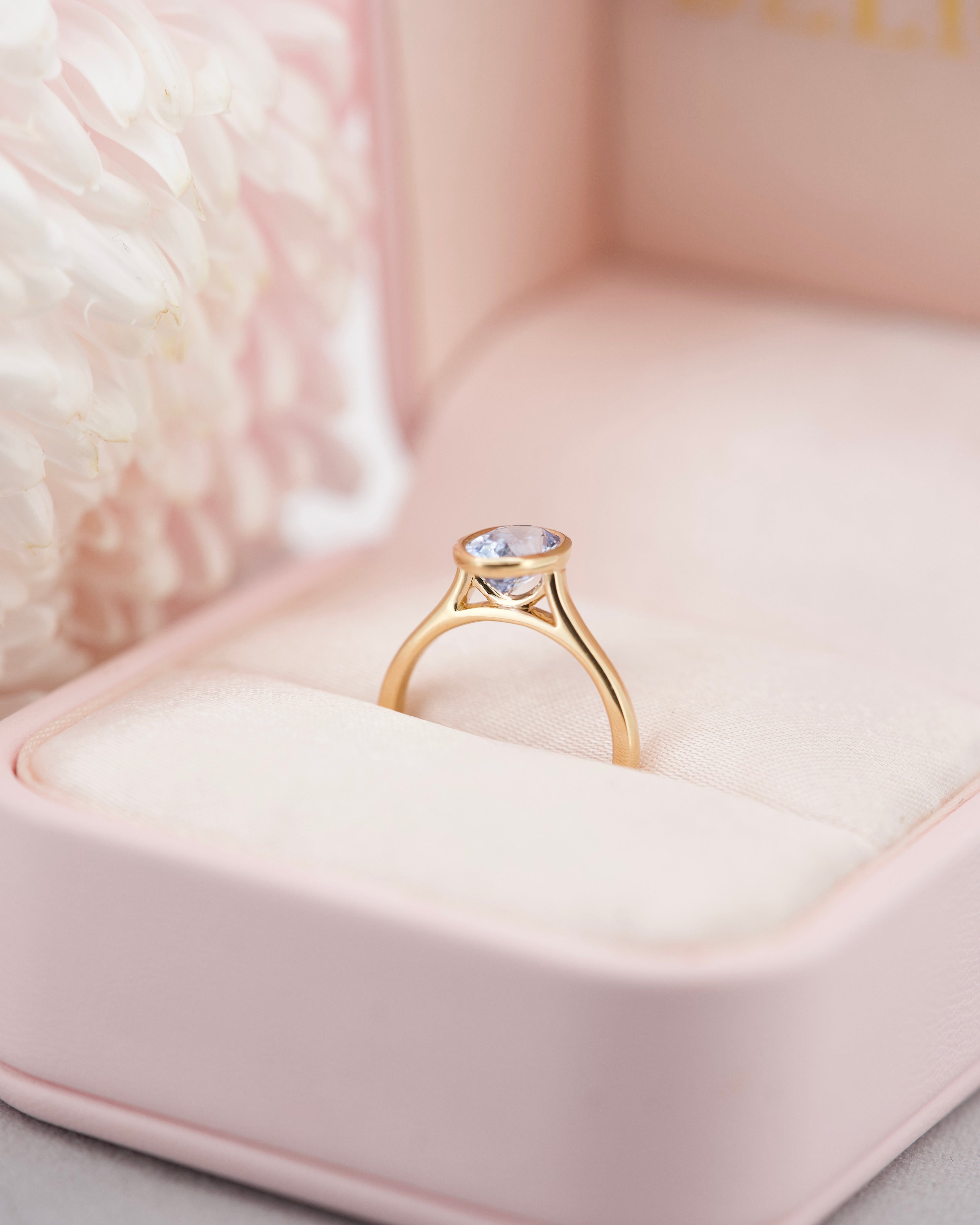 Oval sapphire bezel ring in yellow gold, side profile view