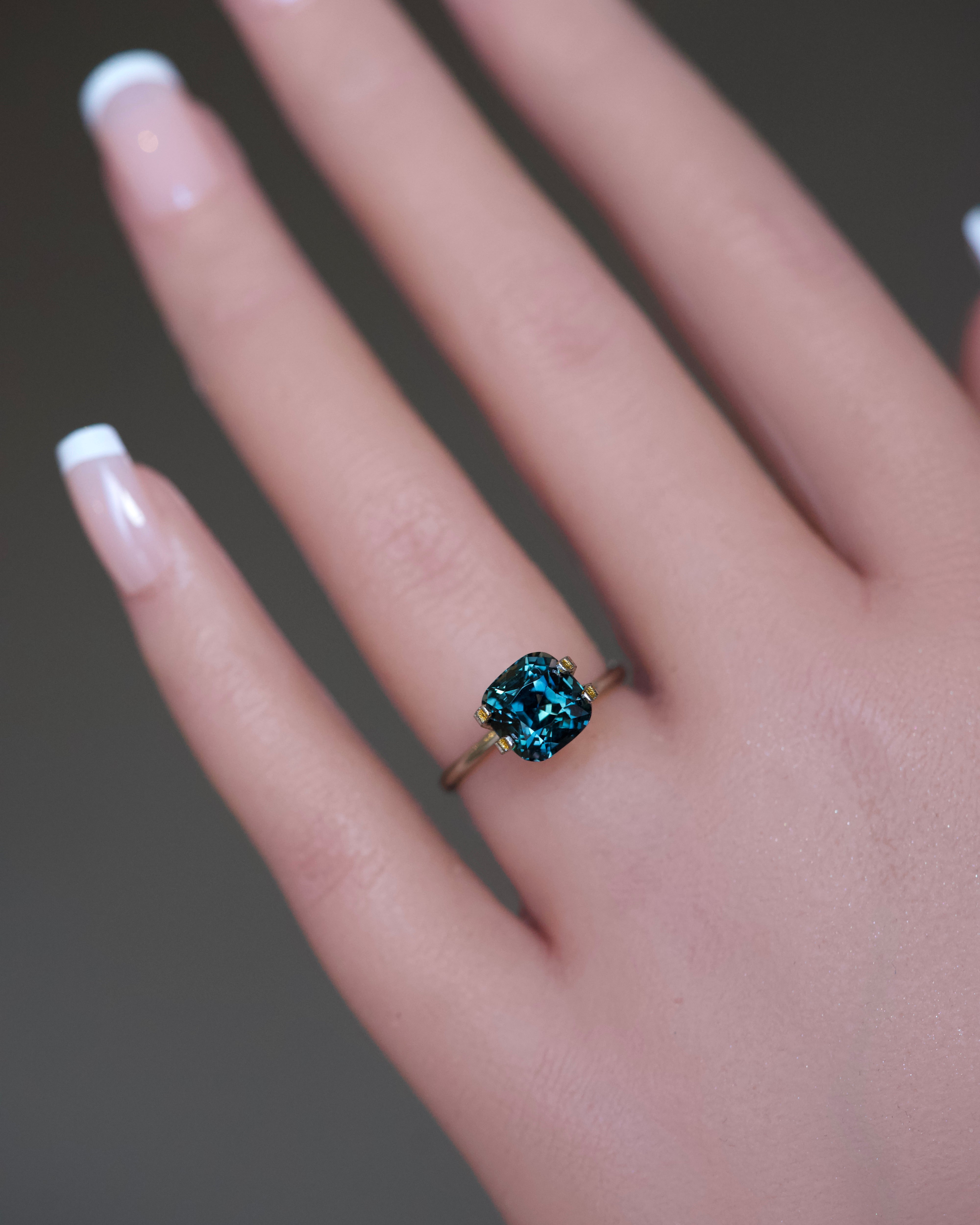 4.02 ct Teal Sapphire Cushion GIA Unheated Gems