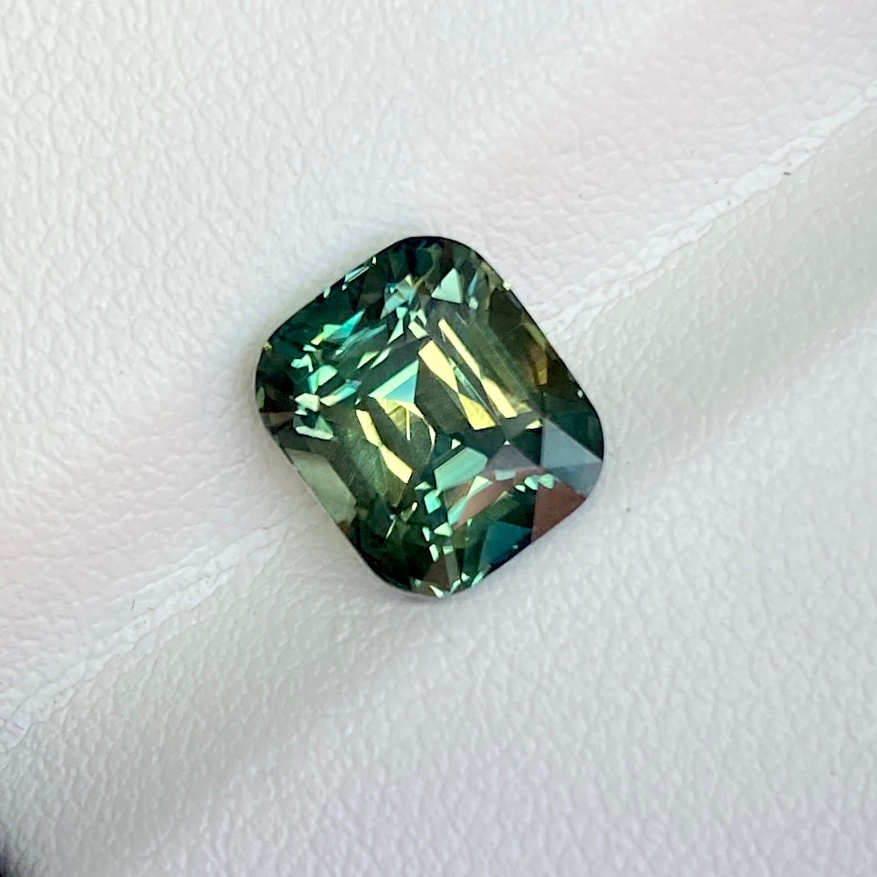 4.50 ct Yellowish Green Sapphire Rectangular Cushion Natural Unheated
