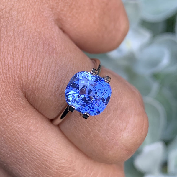 5.07 ct Unheated Vivid Cornflower Blue Sapphire Natural Certified