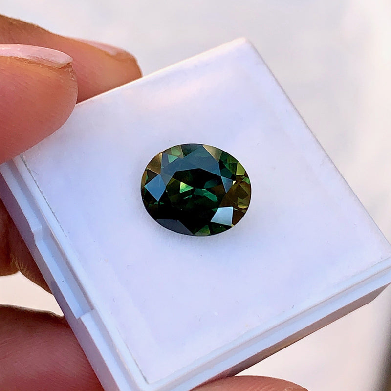 3.72 ct  Forest Green Oval Natural Sapphire Unheated