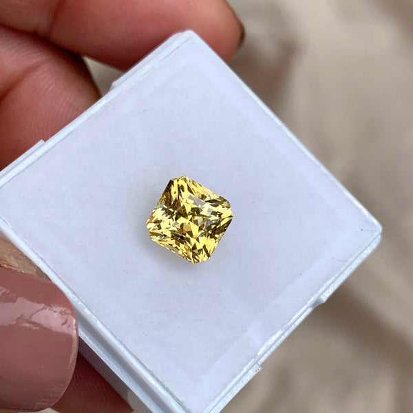 2.54 ct Yellow Sapphire Square Unheated Certified