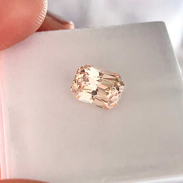 1.70 ct Peach Sapphire Radiant Cut Certified Unheated