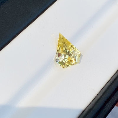 3.19 ct Yellow Sapphire Fancy Triangular Cut Natural Heated