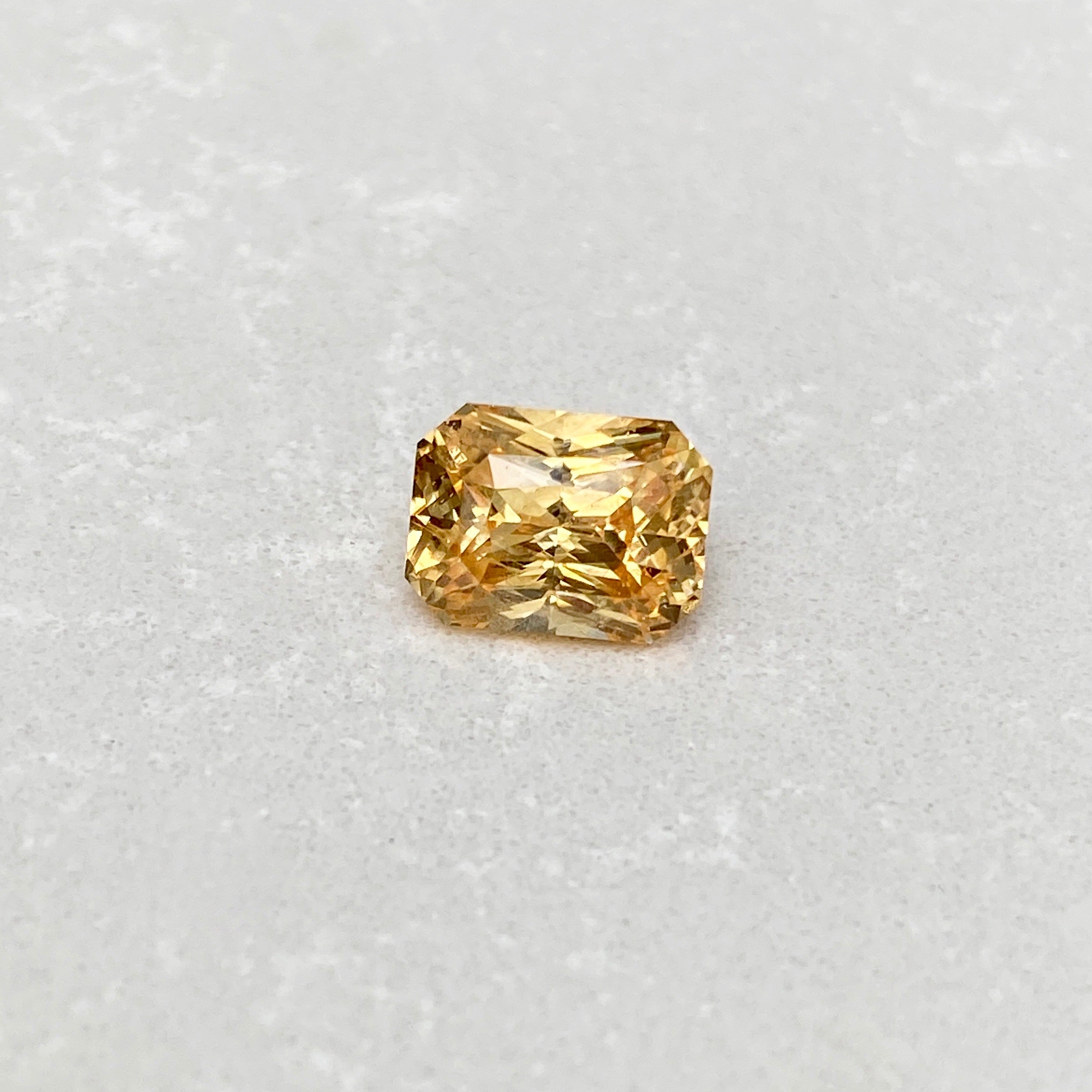 apricot-sapphire-3-carat-certified-ys1202.jpg