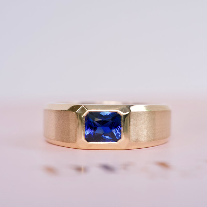 Royal Blue Sapphire Men's Signet Ring Yellow Gold