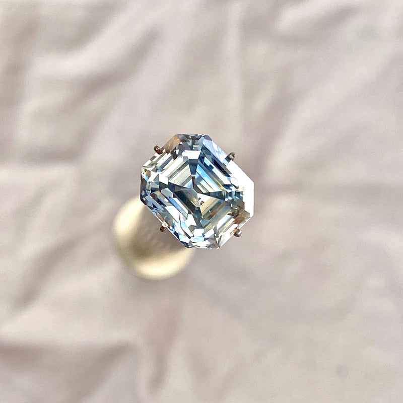 emerald-cut-sapphire-gray-unique-certified-OS1206