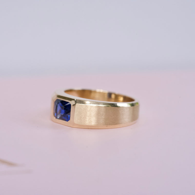 Royal Blue Sapphire Men's Signet Ring Yellow Gold