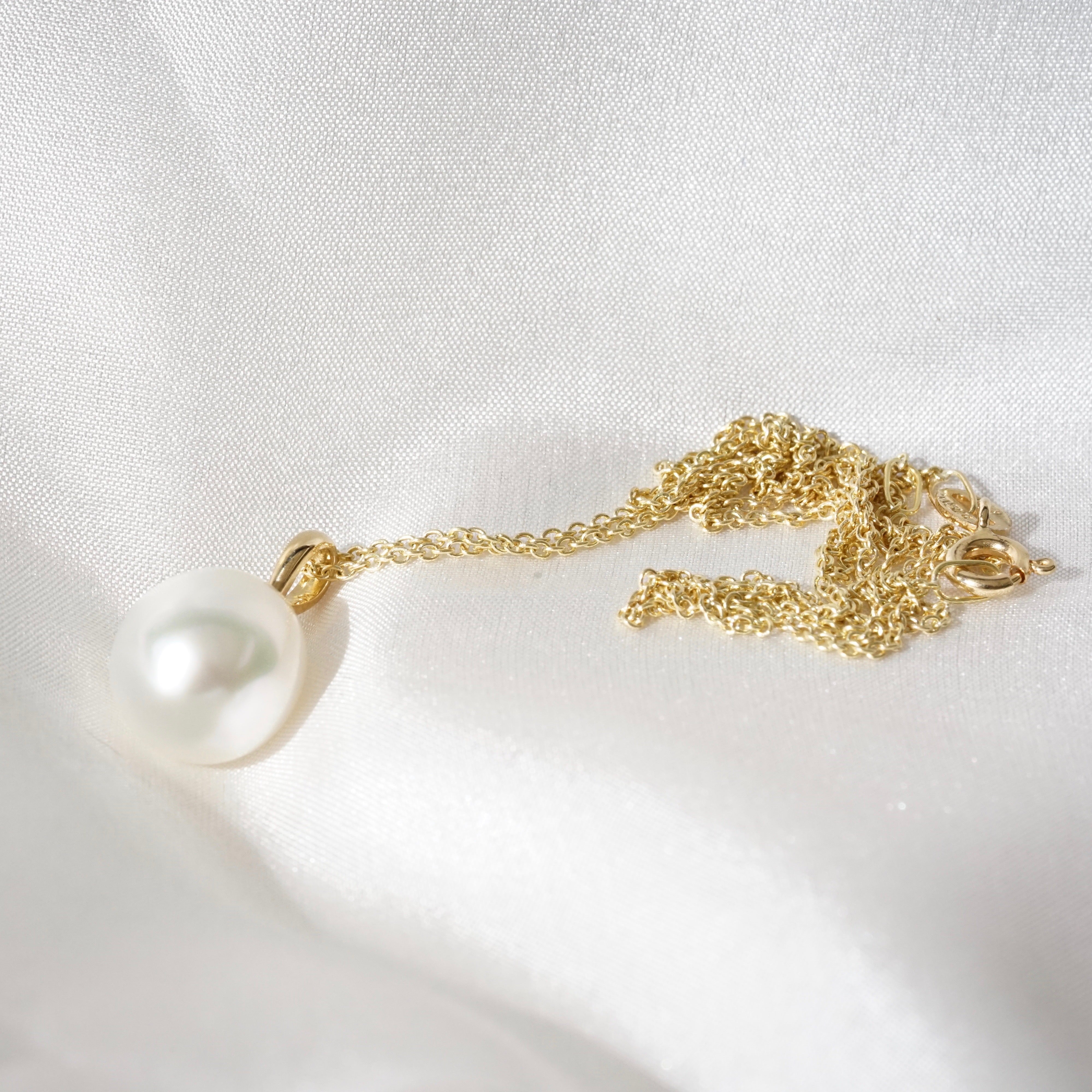 South Sea Pearl Pendant in 18k Yellow Gold