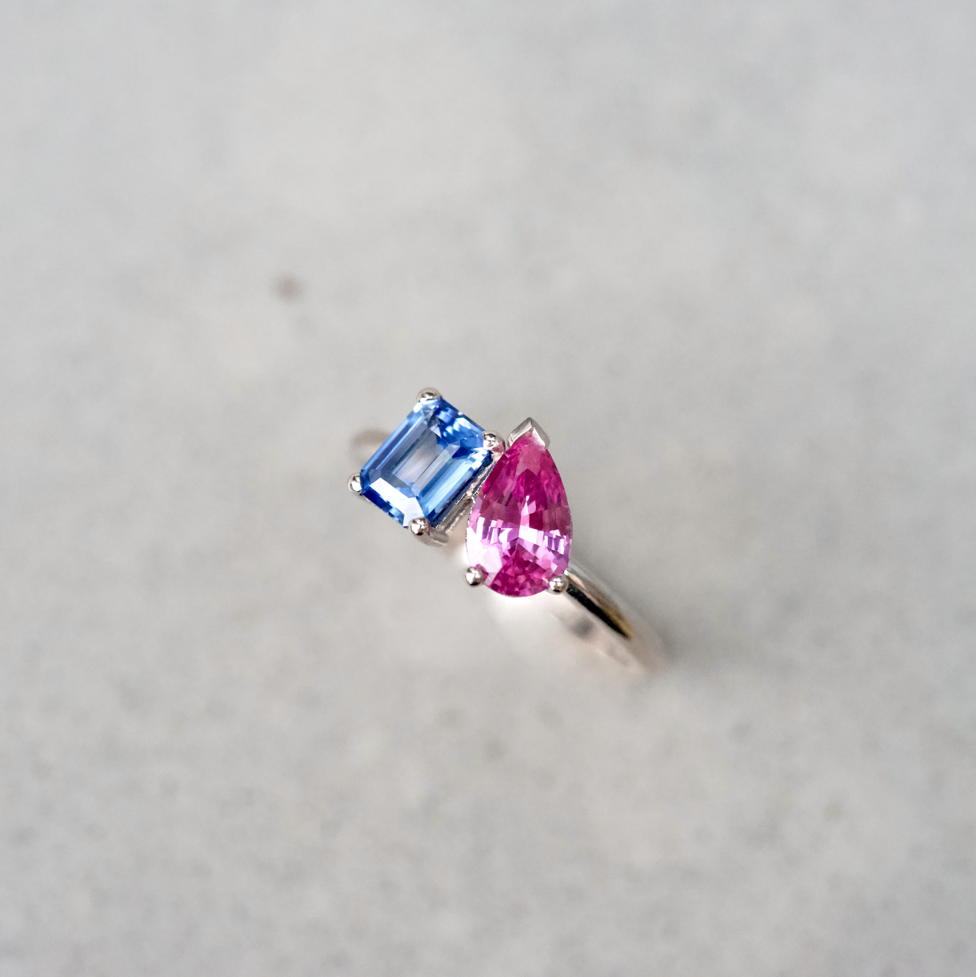 Toi-et-Moi Pink Blue Sapphire Platinum Ring