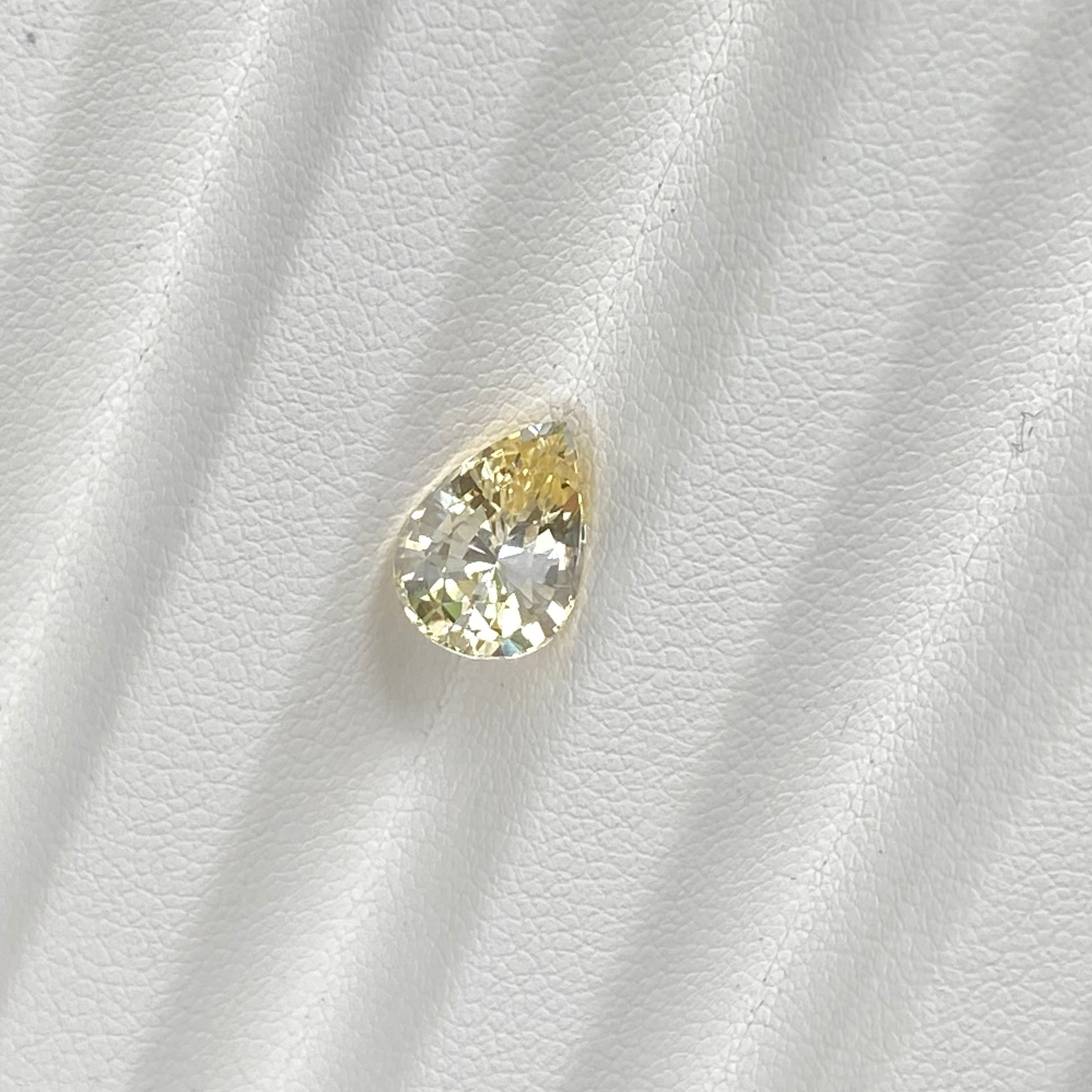 2.55 ct Champagne Yellow Sapphire Pear Natural Unheated Gems