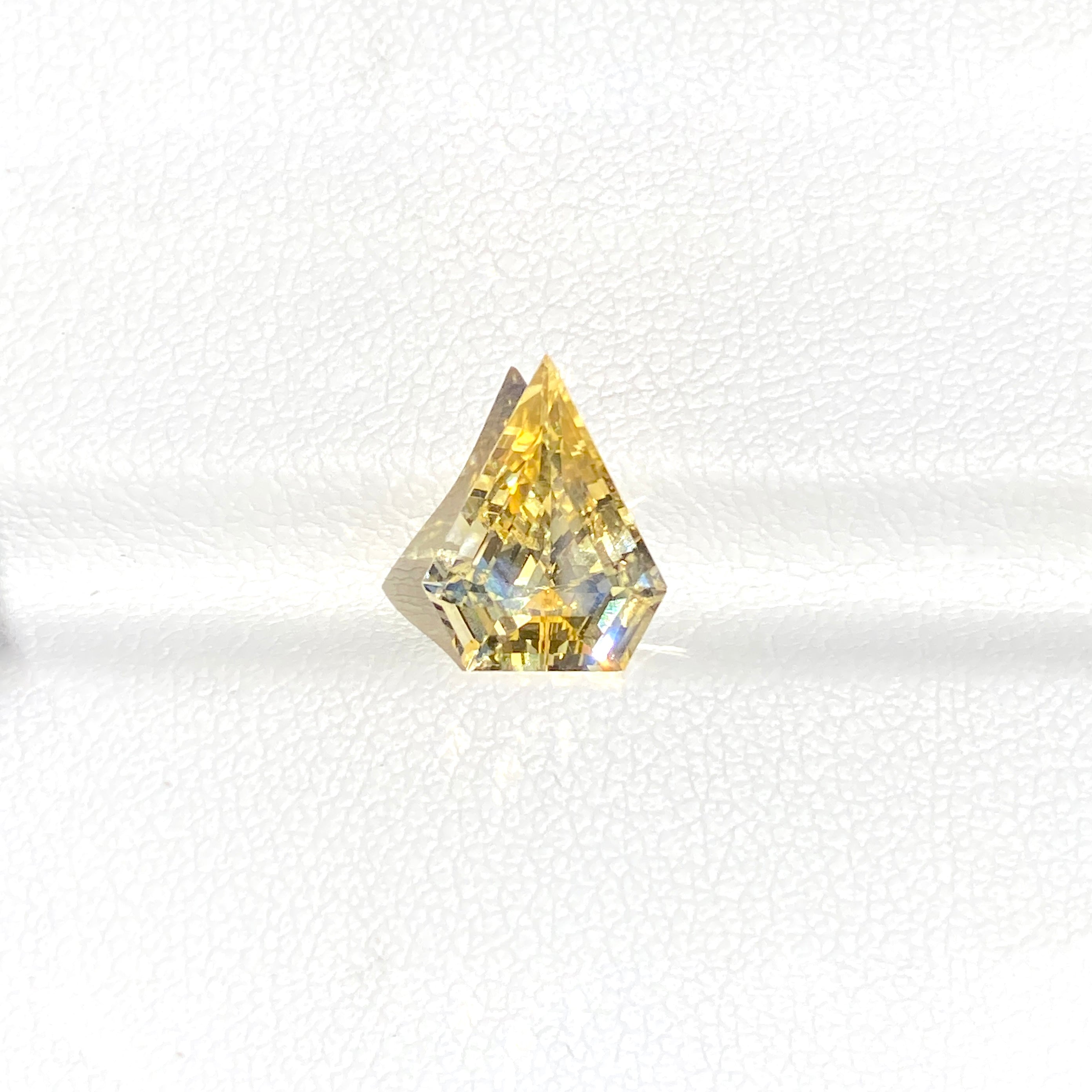 3.19 ct Yellow Sapphire Fancy Triangular Cut Natural Heated